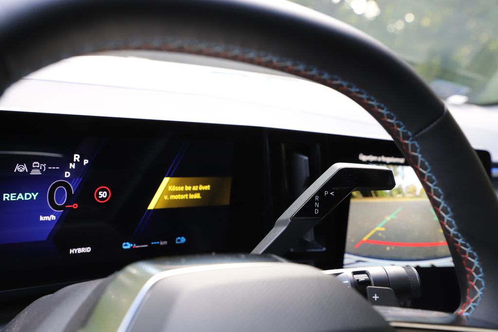 Renault Rafale PHEV teszt