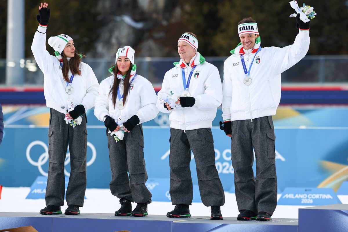 Tommaso Giacomel a biatlon vegyes váltóval ezüstérmes lett a milánói–cortinai téli olimpián, a jó kezdést azonban gyengébb folytatás és drámai feladás követte