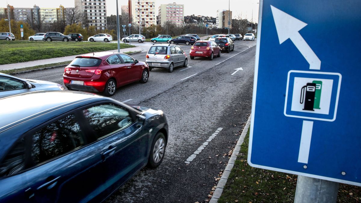 20221206 BudapestÜzemanyaghiány a benzinkutakon. fotó: Teknős Miklós (TEK)Magyar Nemzet, gázolaj