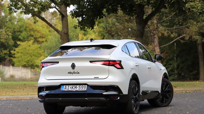 Renault Rafale PHEV teszt