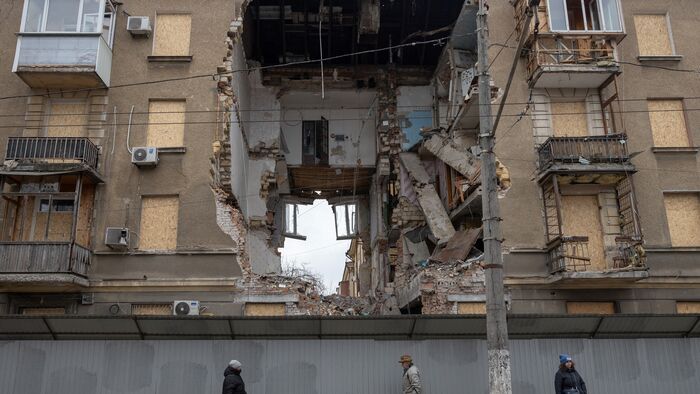 Megrongálódott lakóépület Odesszában