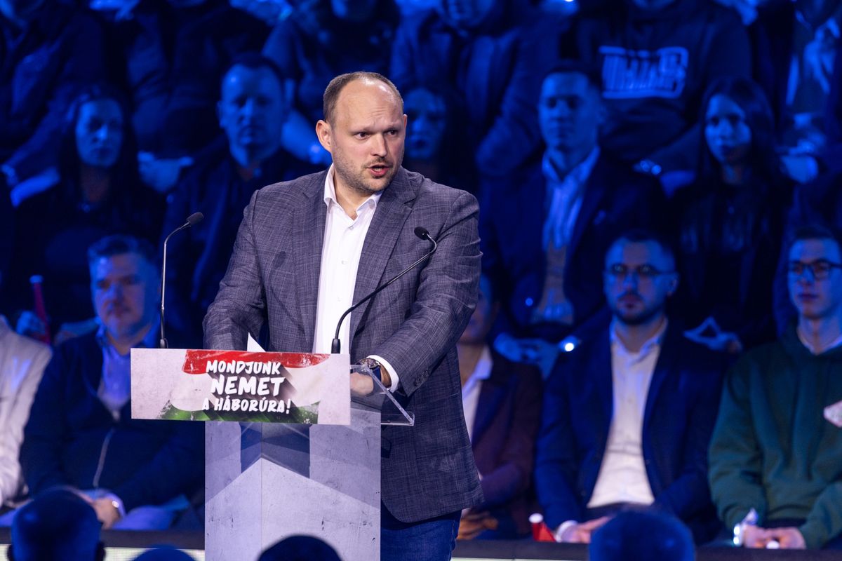 DPK Esztergom
Fidesz kampány
Hernádi Ádám