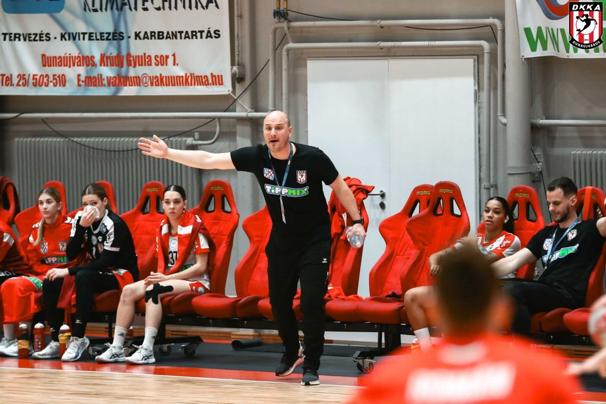 Zubai Gábor irányításával próbál helytállni a dunaújvárosi csapat az NB I-ben