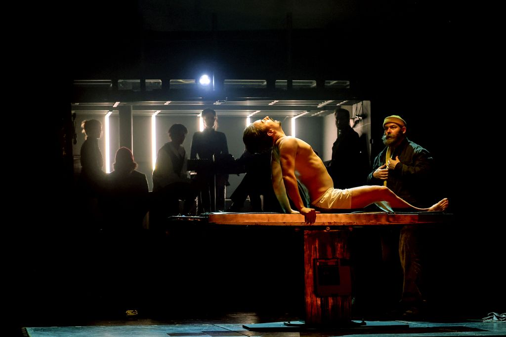 Frankenstein - A modern Prométheusz című dráma bemutatója a Vígszínházban