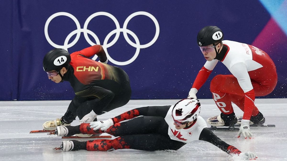 Korábban 1000 méteren Liu Shaoang állva maradt, de ő is megbillent a kanadai hibája miatt, így nem jutott be a döntőbe