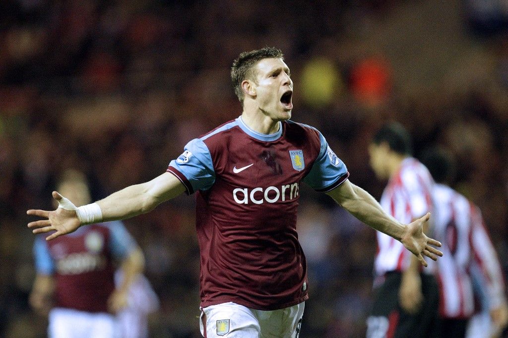 Az Aston Villa játékosa három idényen keresztül volt, ezek közül egyszer kölcsönben a Newcastle-től.