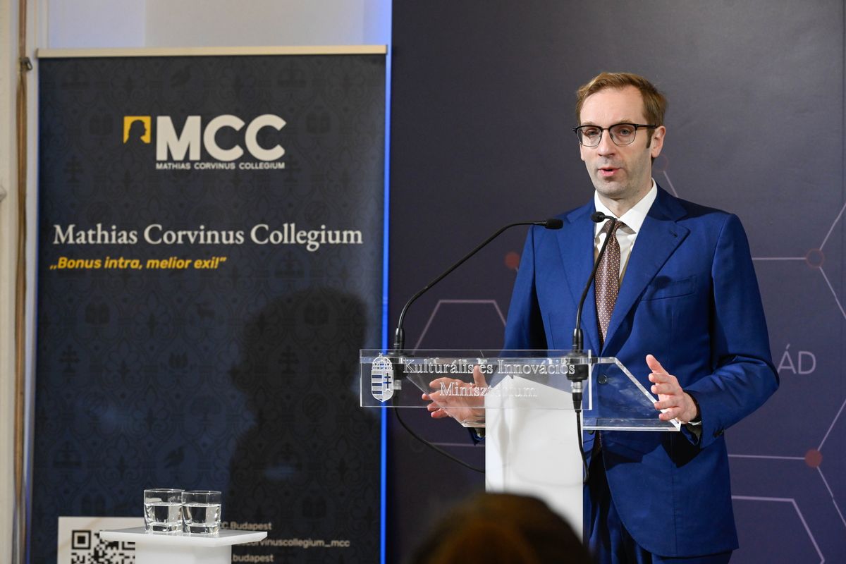 Budapest, 2026. február 5.
Szalai Zoltán, az MCC főigazgatója beszédet mond a szaktárca és a Mathias Corvinus Collegium (MCC) Alapítvány együttműködési megállapodásának aláírásán a Kulturális és Innovációs Minisztériumban 2026. február 5-én.
MTI/Bruzák Noémi