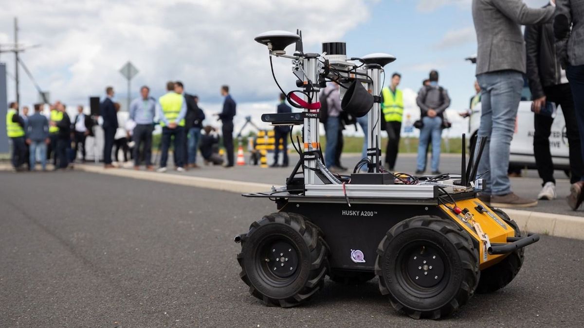 Ez lehet a jövő? Robotjárőr biztonsági személyzet helyett