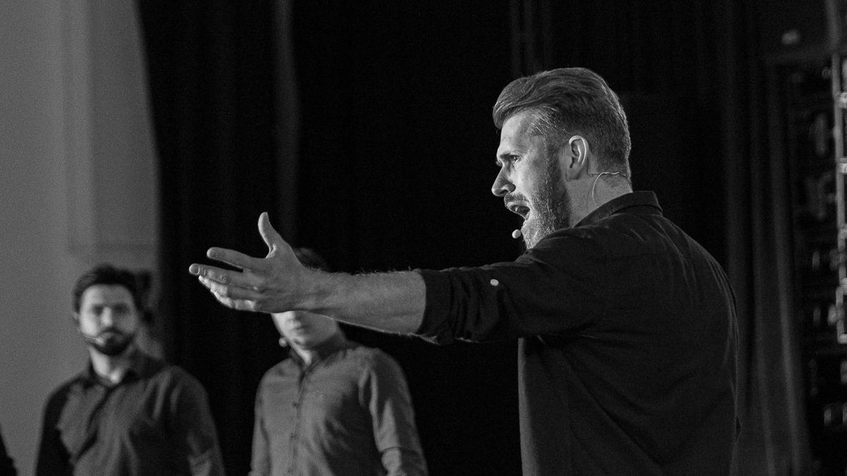 Szívszorító bejegyzést tett közzé Baricz Gergő a nagyváradi premontrei apát kilakoltatása miatt