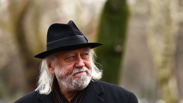 Krasznahorkai László Tarr Béla temetésén.