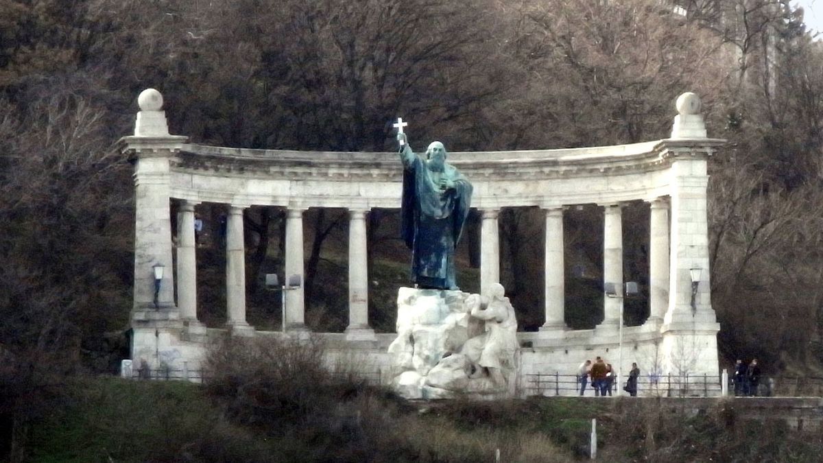 Szent Gellért szobra Forrás: Magyarságkutató Intézet.