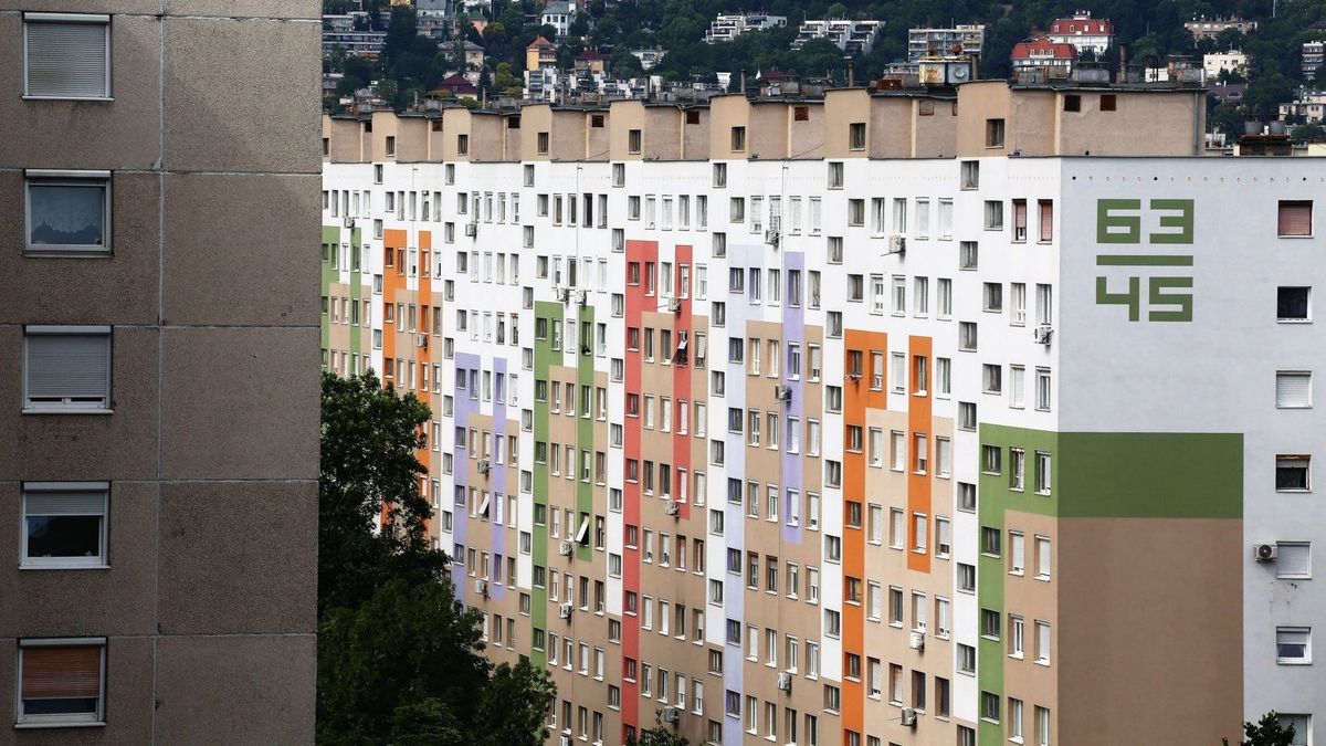 Régi, mumifikálódott holttestet találtak egy panelban Debrecenben