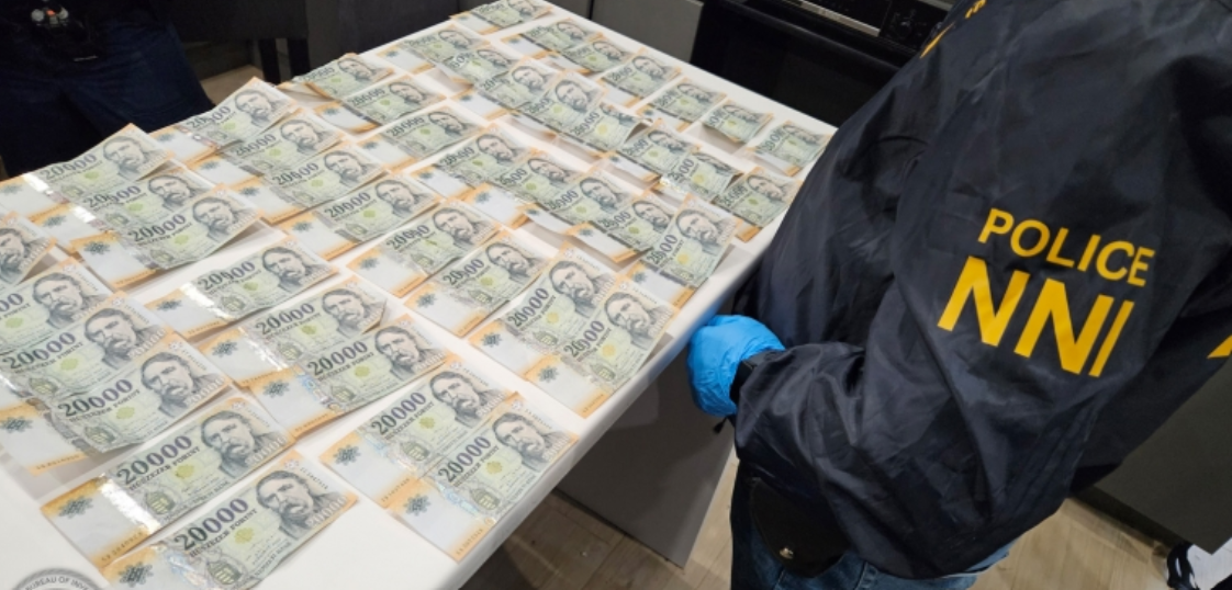 A hatóságok bezártak egy debreceni autókereskedést, ahol a használt gépjárművek mellett drogot is árultak.