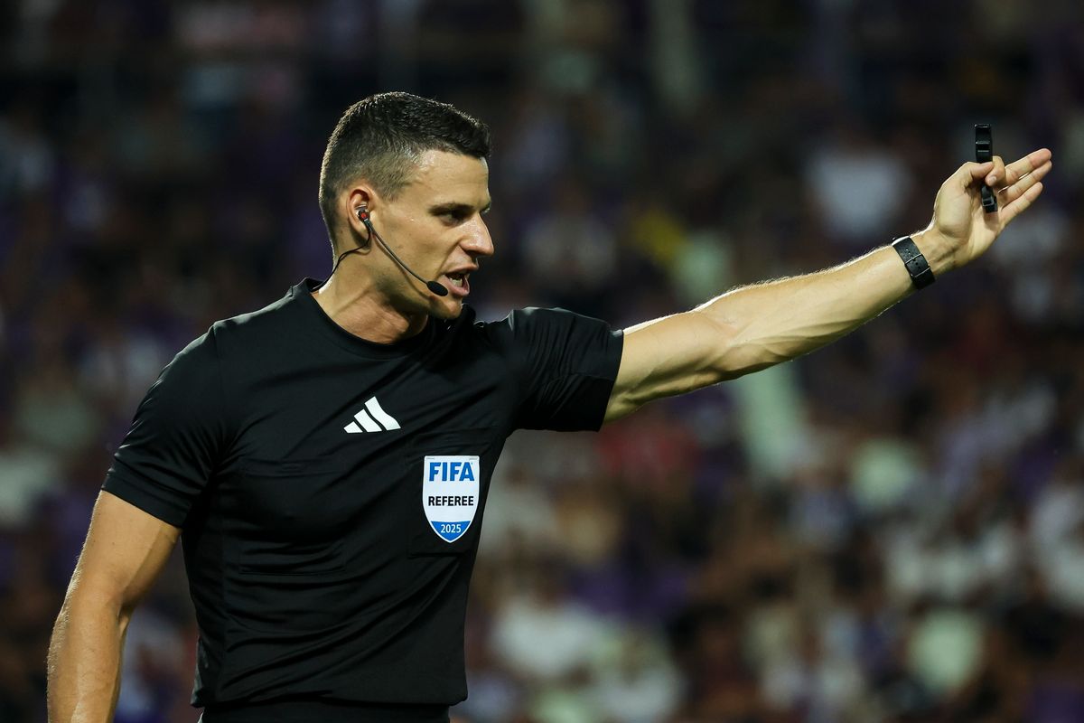 Rúsz Márton játékvezető két tizenegyest ítélt az ETO FC javára, ezt a DVSC-nél nem tudják megemészteni