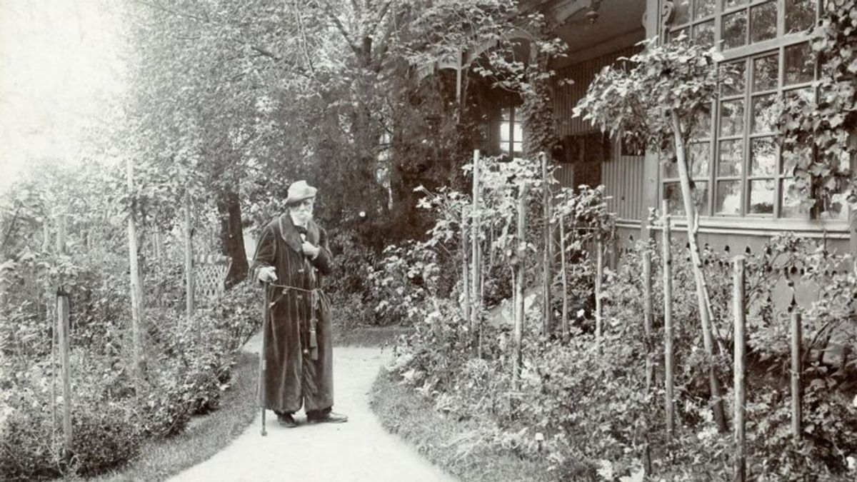 Író, festő, jós, kardforgató, gourmet, kertész, csigagyűjtő – Mi nem volt Jókai?