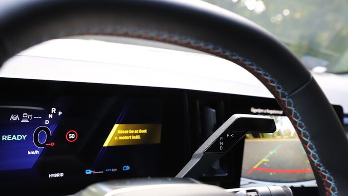 Renault Rafale PHEV teszt