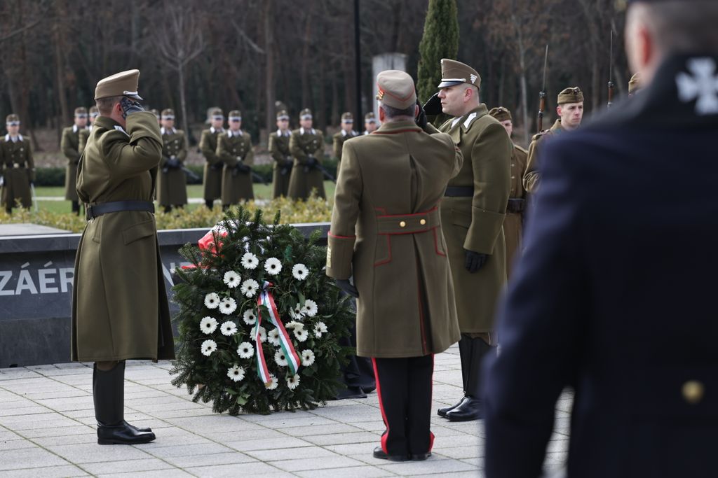 hősi halott magyar katona újratemetési szertartása Fiumei úti sírkert 