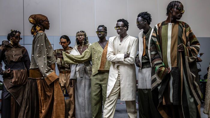 Kenya - Modellek vonulnak végig a Nairobi Divathét kifutóján