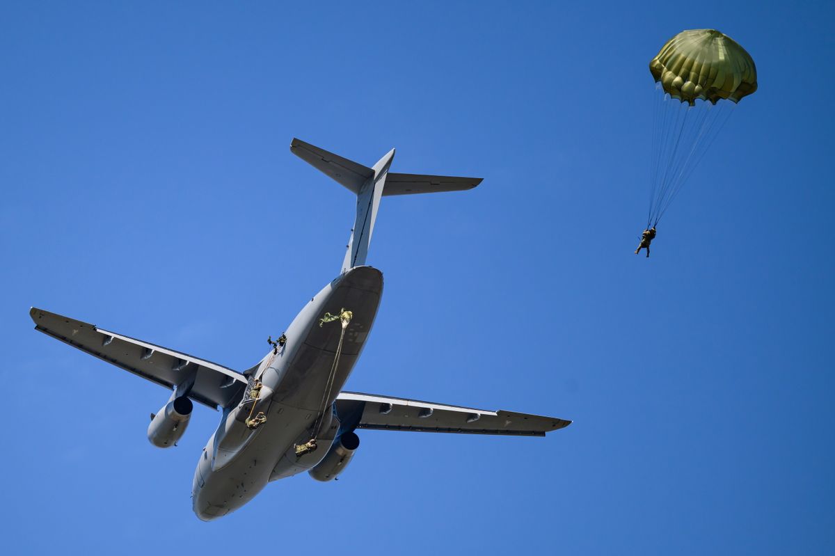 Gyakorlaton a magyar KC-390 Millennium (Fotó: Vasvári Tamás / MTI)