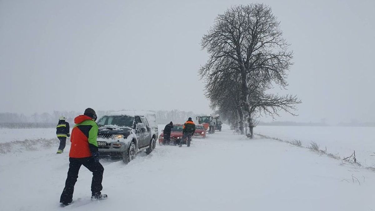 A havazás miatt le kellett zárni a határt, a honvédség is kész beavatkozni + videók