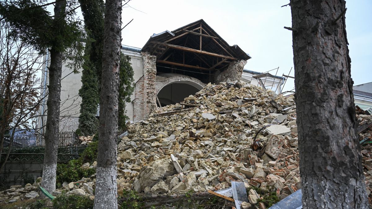 Súlyos szerkezeti hibái voltak a szilágycsehi református templom leomlott tornyának