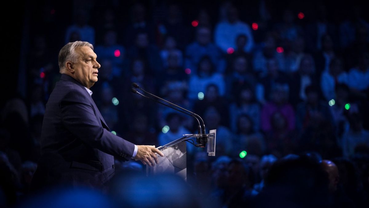 Orbán Viktor a háborúellenes nagygyűlésen – kövesse nálunk élőben!