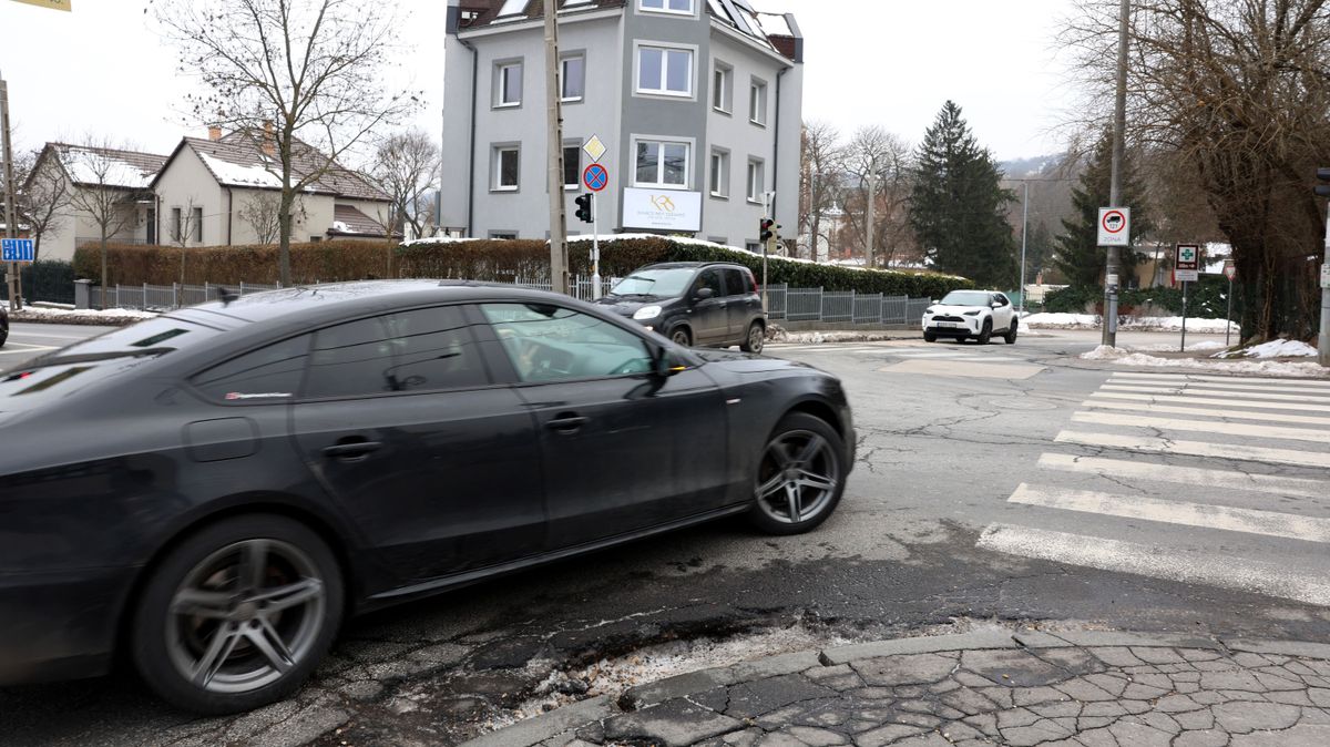 „Ez már tragédia” – tömegesen omlanak szét Budapest útjai