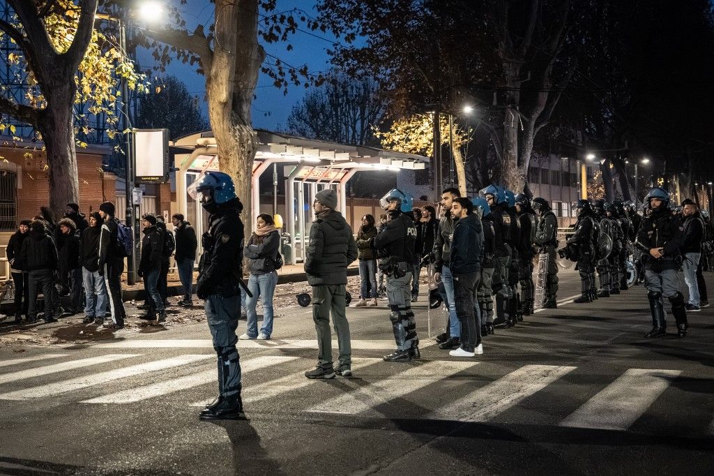 2025. december 18-án kilakoltatási művelet zajlik az olaszországi Torinóban található Askatasuna épületében - képünk illusztráció Fotó: ELISA MARCHINA / NurPhoto