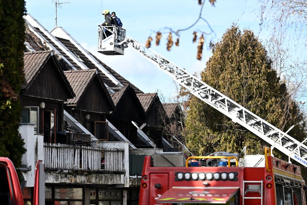 Kigyulladt egy kétszintes épület Budakeszin