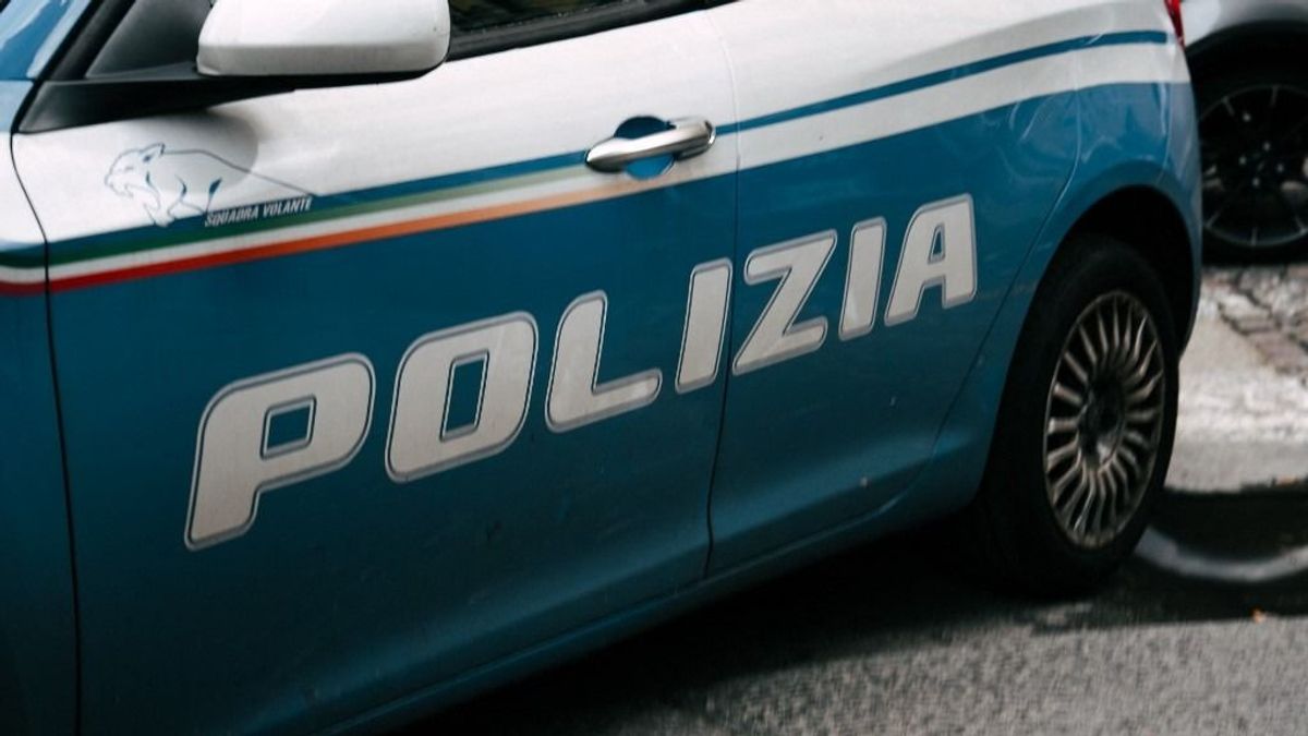 Az anyósülés alatt találták meg a készpénzt: 150 ezer eurót rejtettek műanyag zacskókba