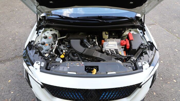 Renault Rafale PHEV teszt