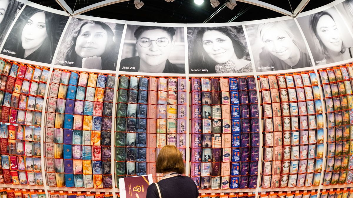 Mit ér külföldön az író, ha magyar?