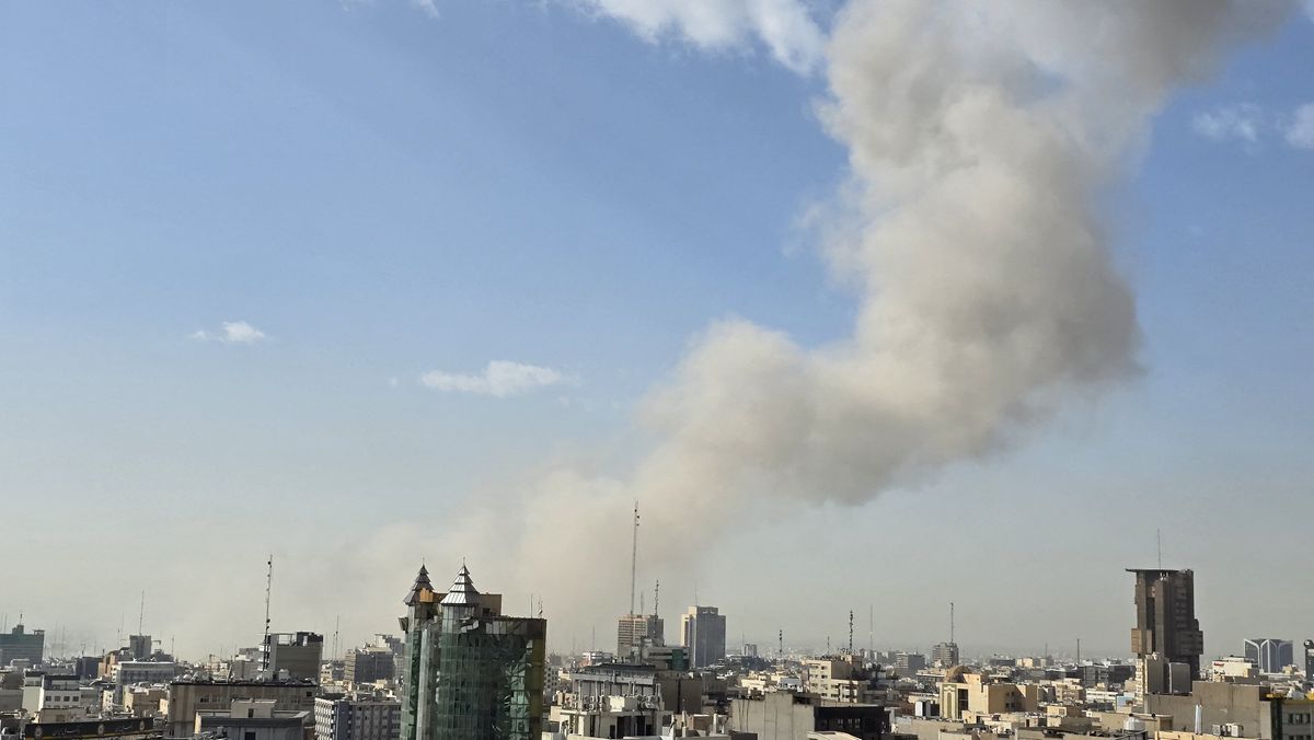 TEHRAN, IRAN - FEBRUARY 28: Smoke rises over residential area after an explosion in Tehran, Iran on February 28, 2026. Fatemeh Bahrami / Anadolu (Photo by Fatemeh Bahrami / Anadolu via AFP)
