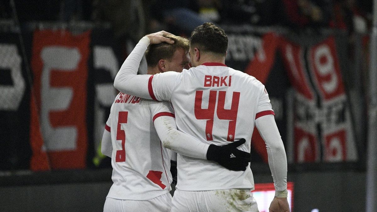 Csontos Dominik és Baki Ákos, a Honvéd két gólszerzője a Videoton elleni meccsen. Pető Tamás szerint előbbit ki kellett volna állítani Németh Dániel felrúgásáért