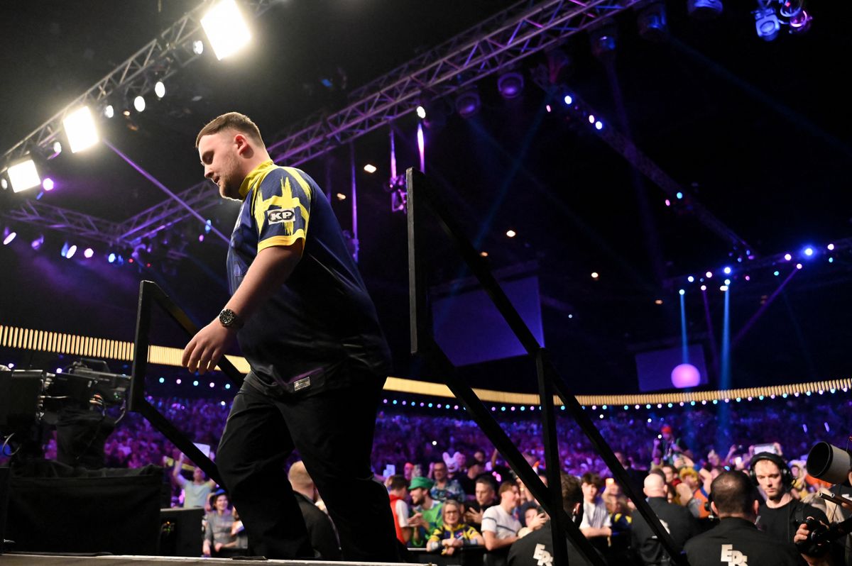 English Luke Littler pictured as he walks on the podium before the semi final at the Premier League (Night 2/16) darts event in Antwerp on Thursday 12 February 2026. BELGA PHOTO ELIAS ROM (Photo by ELIAS ROM / BELGA MAG / Belga via AFP)