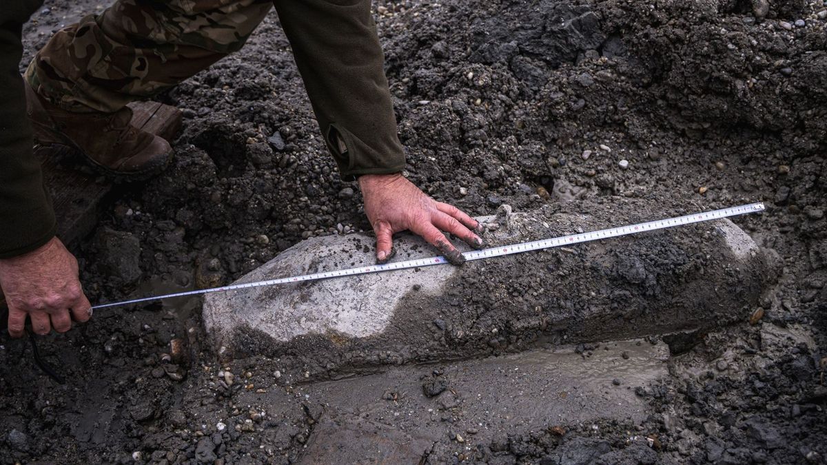 Robbanóeszközt találtak egy fővárosi parkban, kiürítik a környéket