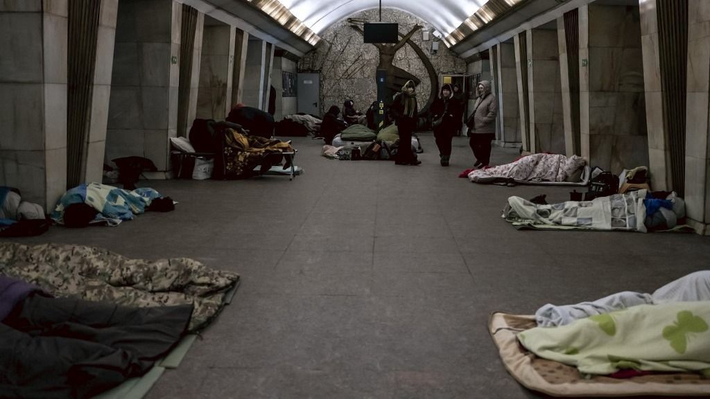 Az ukrán lakosság menedékekben próbálja átvészelni a sokadik nehéz éjszakát