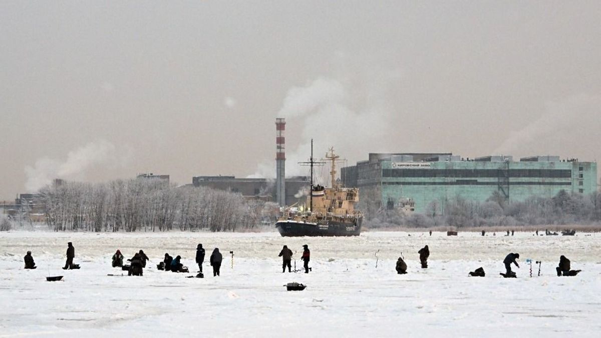 Jég fogságába kerültek teherhajók a Finn-öbölben