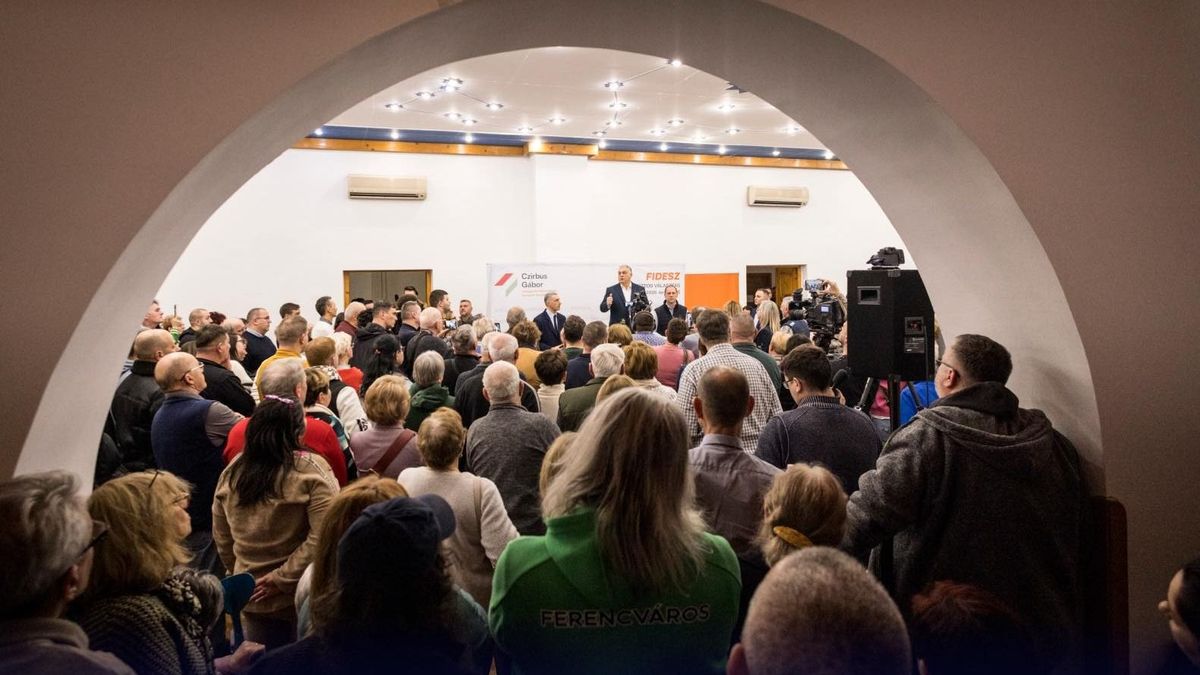 Orbán Viktor: Mártélyon a csillárról is lógtak