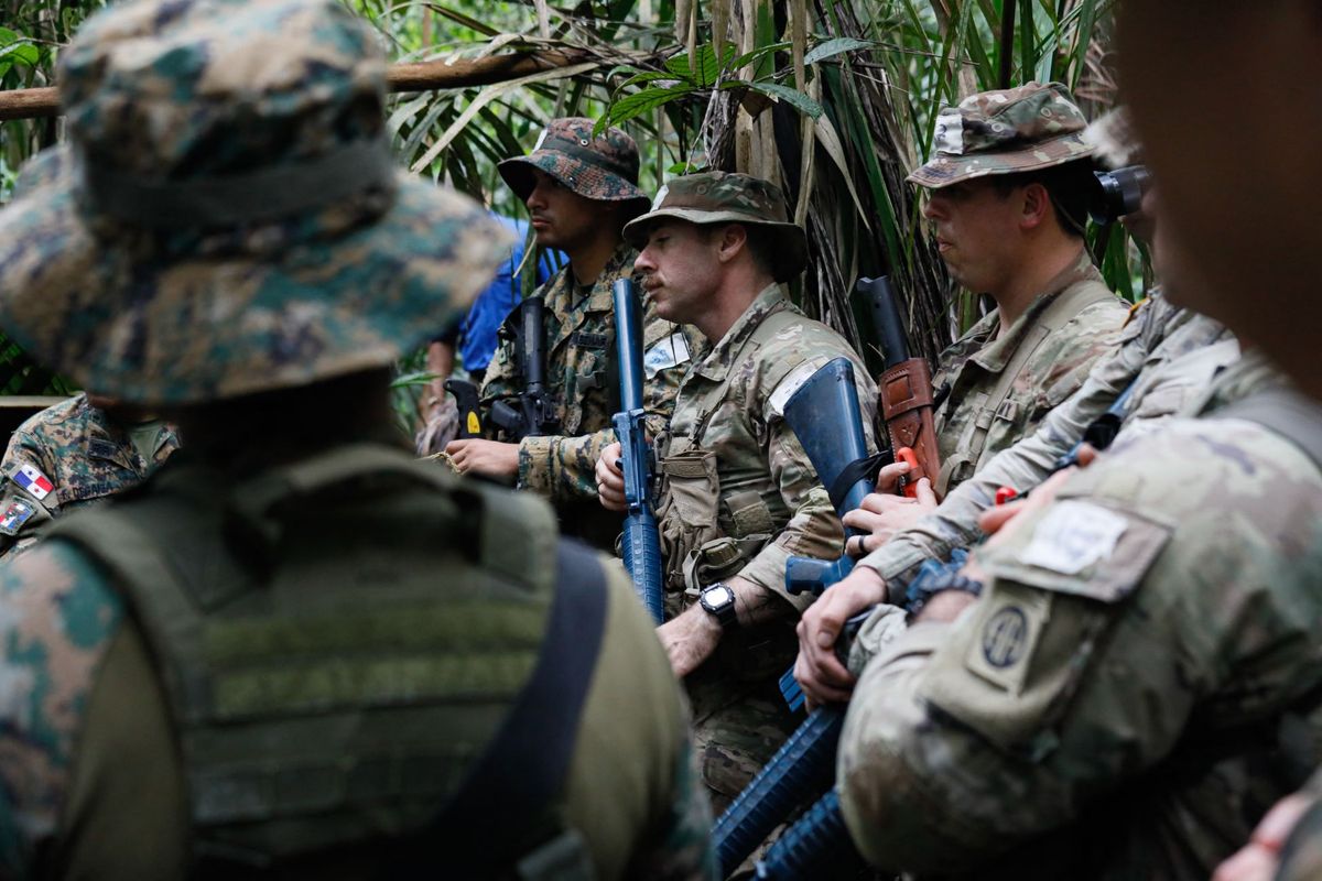 Panama és az Egyesült Államok közös hadgyakorlata (Exercise Panamax Alpha 2026) az amerikai Déli Parancsnokság (SOUTHCOM) támogatásával, Fort Sherman; washingtoni együttműködés a Panama-csatorna biztonságáért