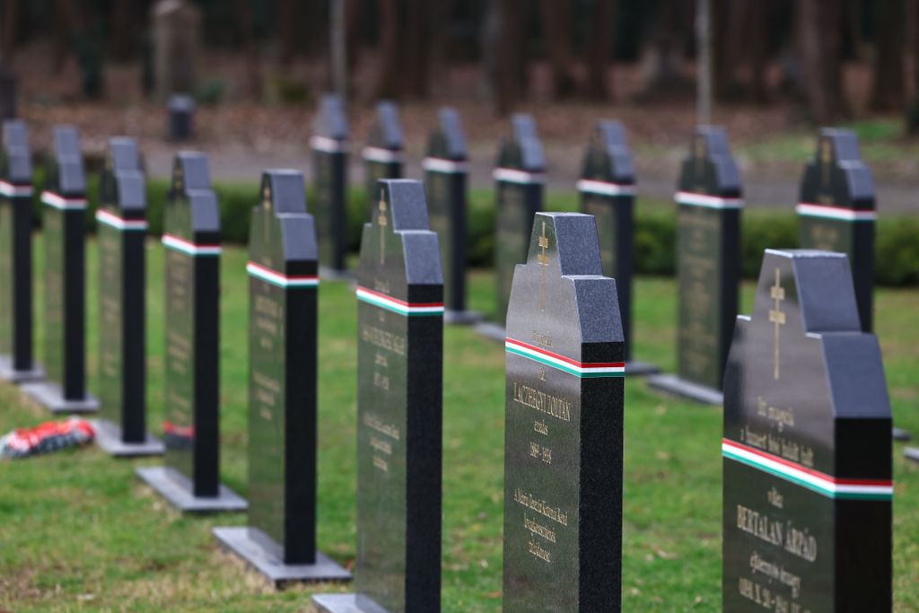 hősi halott magyar katona újratemetési szertartása Fiumei úti sírkert 