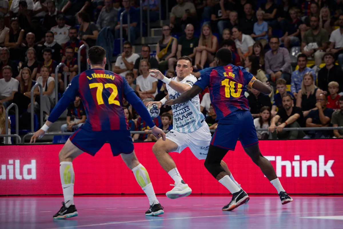 A Szeged a világsztárokkal felálló Barcelona ellen csak kevés hibával és kevés kapott góllal érhet el sikert