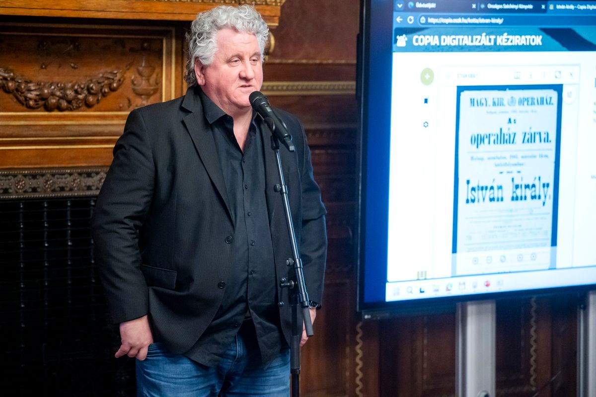 Budapest, 2026. február 10.
Ókovács Szilveszter, az Operaház főigazgatója a Magyar Állami Operaház és az Országos Széchényi Könyvtár (OSZK) új szakmai együttműködéséről tartott sajtótájékoztatón az Operaház Székely Bertalan termében 2026. február 10-én.
MTI/Balogh Zoltán