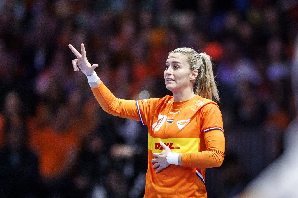 ROTTERDAM - Estavana Polman (NED) in action during the semi-final at the World Handball Championship between the Netherlands and Norway. ANP IRIS VAN DEN BROEK netherlands out - belgium out (Photo by ANP Iris van den Broek / ANP MAG / ANP via AFP)