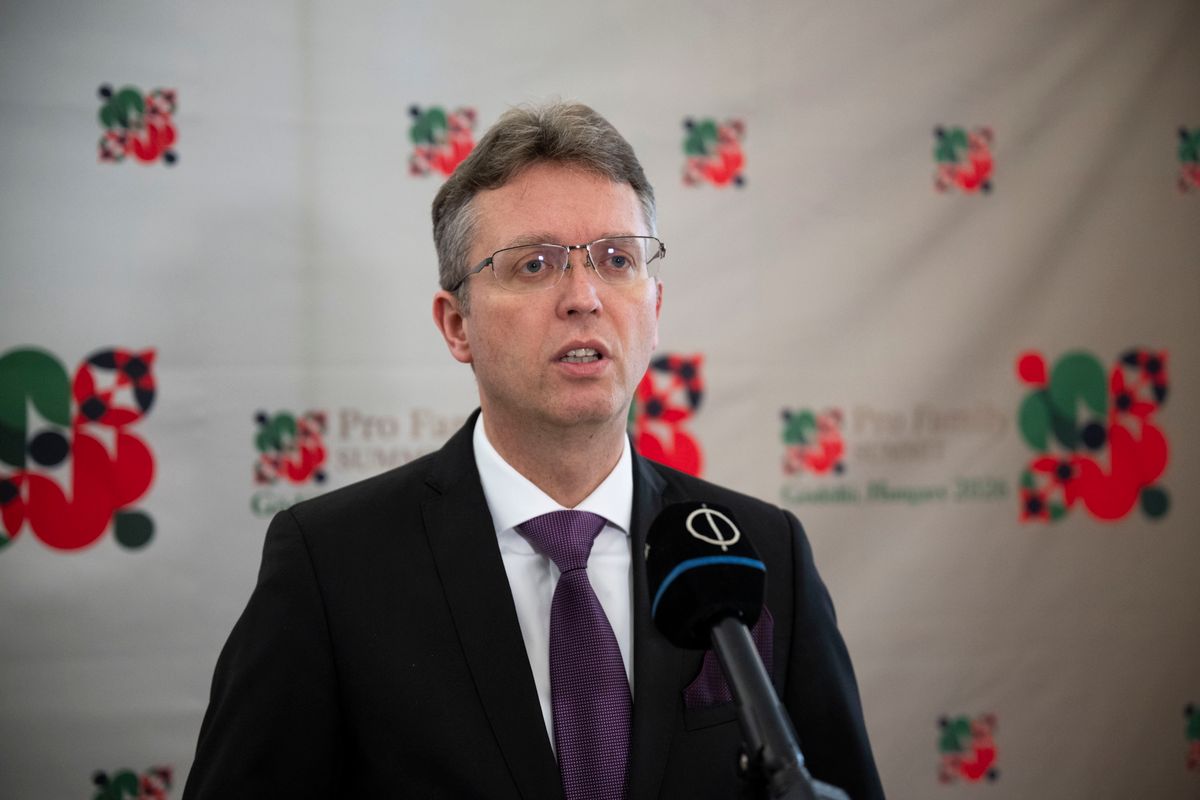 Gödöllő, 2026. február 24.
Hankó Balázs kultúráért és innovációért felelős miniszter a V4 Summit and Pro-Family Summit konferencia szünetében tartott doorstep sajtótájékoztatón a gödöllői királyi kastélyban 2026. február 24-én.
MTI/Bodnár Boglárka