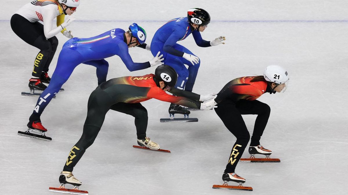 Liu Shaoang (14-es sisakban) vált a vegyes váltó döntőjében, itt még vezetett