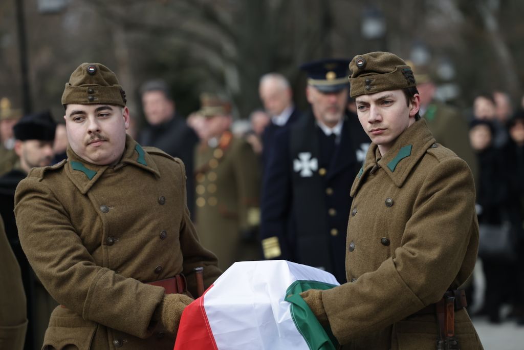hősi halott magyar katona újratemetési szertartása Fiumei úti sírkert 