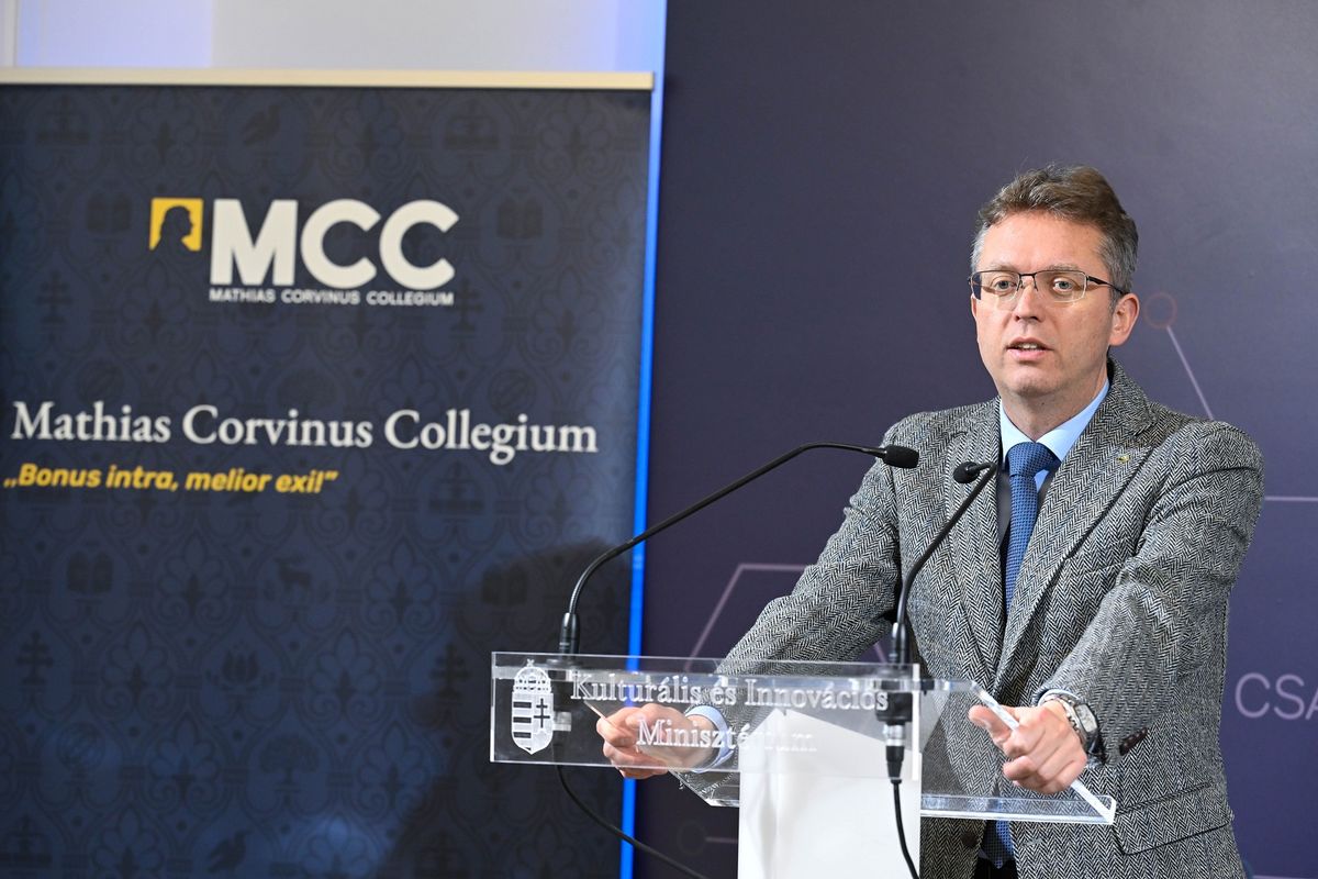 Budapest, 2026. február 5.
Hankó Balázs kultúráért és innovációért felelős miniszter beszédet mond a szaktárca és a Mathias Corvinus Collegium (MCC) Alapítvány együttműködési megállapodásának aláírásán a Kulturális és Innovációs Minisztériumban 2026. február 5-én.
MTI/Bruzák Noémi