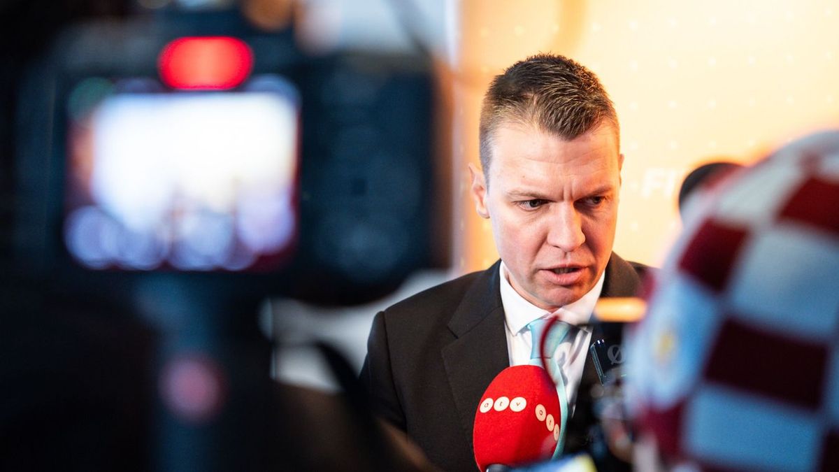 Menczer Tamás: Ahogy Bujdosó Andrea menekül a kérdések elől, az szégyenletes + videó