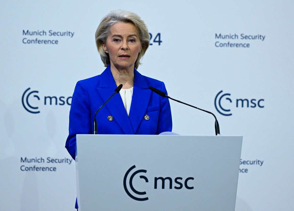 Hidvéghi Balázs emlékeztet: az amerikai kongresszusi jelentés szerint az Európai Bizottság cenzúragépezetet működtetve mintegy 8 (!) európai választásba avatkozott be az elmúlt évtizedben